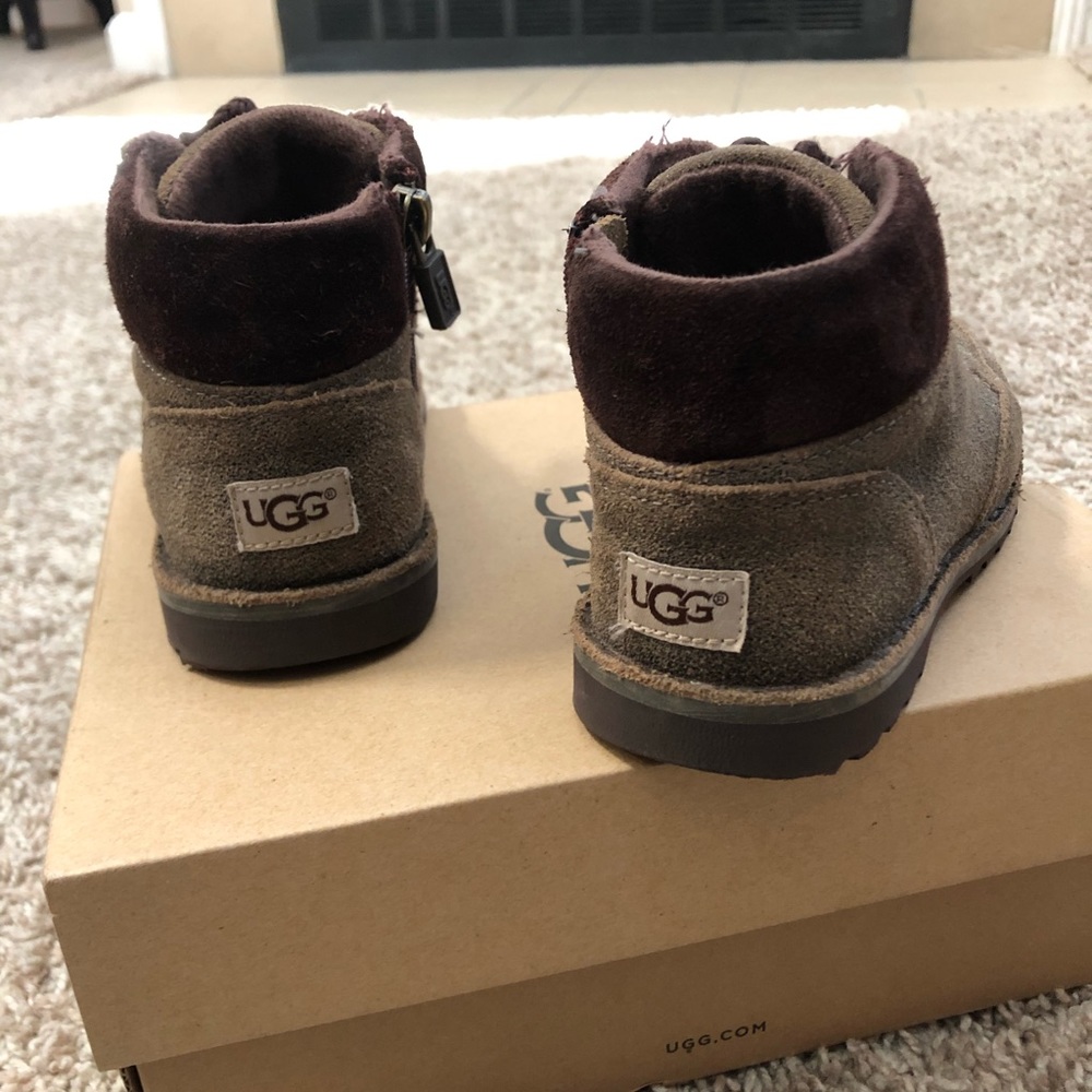 UGG T Orin Bomber Teak leather with suede collar.